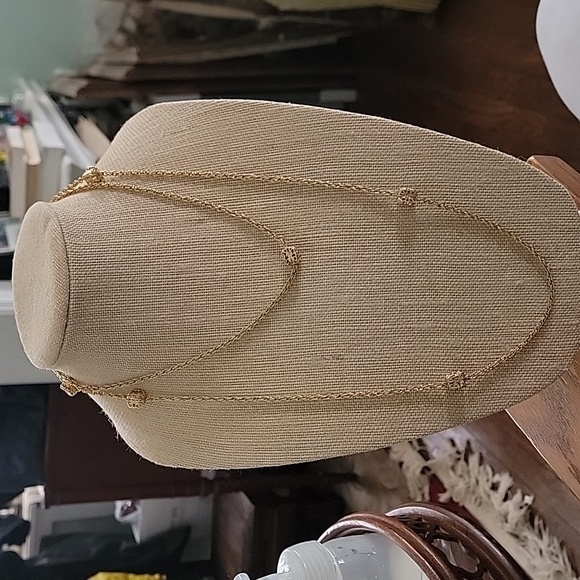 Long gold chain necklace with box details - Picture 5 of 6